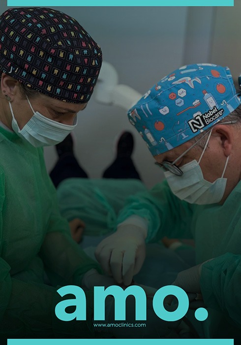 Dr. Filipe Ramos em cirurgia all-on-4